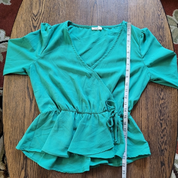 Francesca's Miami Green Peplum Wrap Across Bell Sleeve Blouse Size Women Medium - Picture 6 of 9